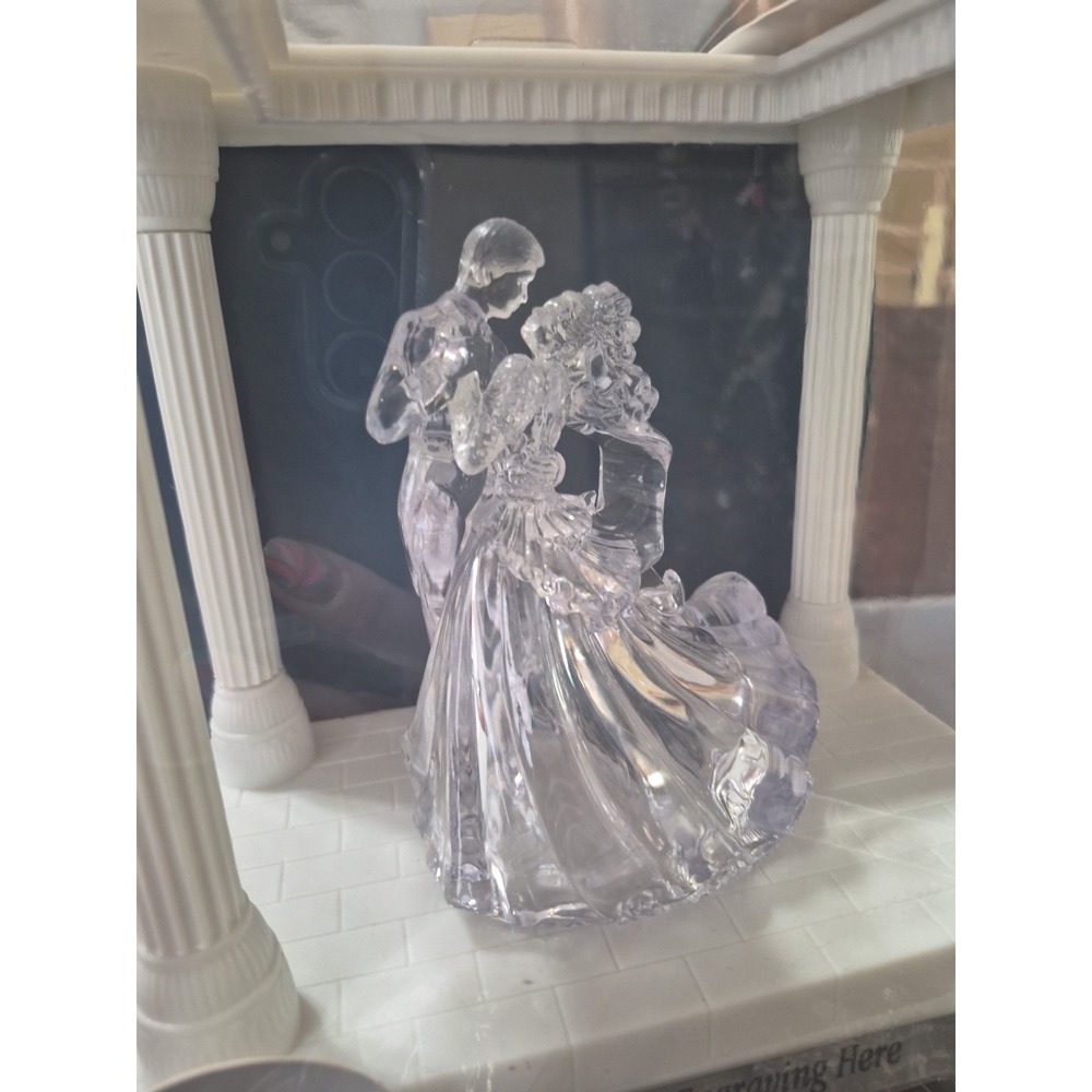 Wilton Wedding Cake Topper Keepsake Display Bianca Couples 1st Dance New